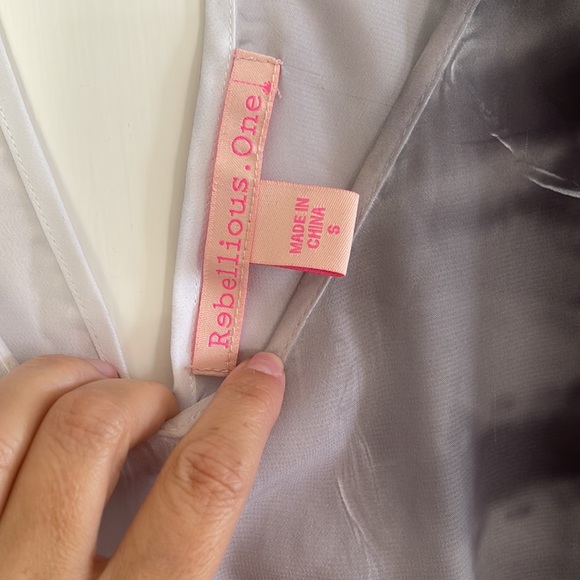 Rebellious one sheer ombré black grey white small top - Picture 2 of 3